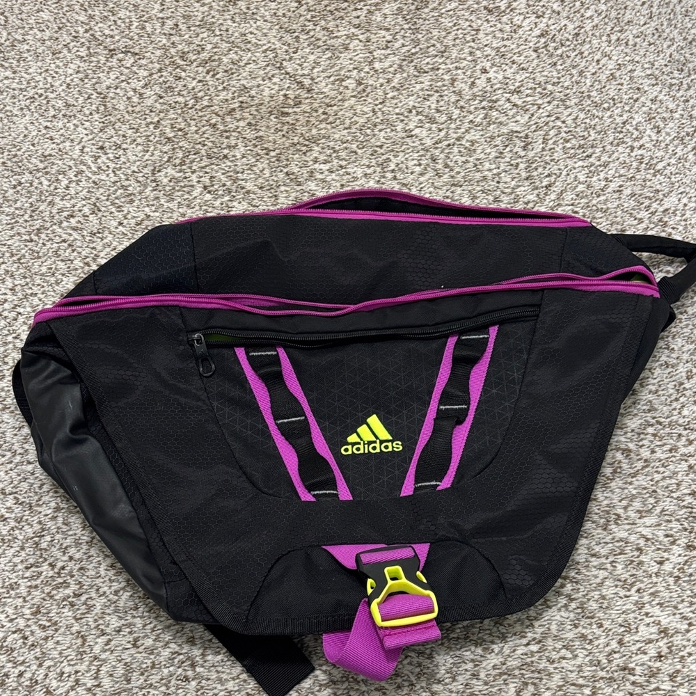 Adidas Spring load sling back pack